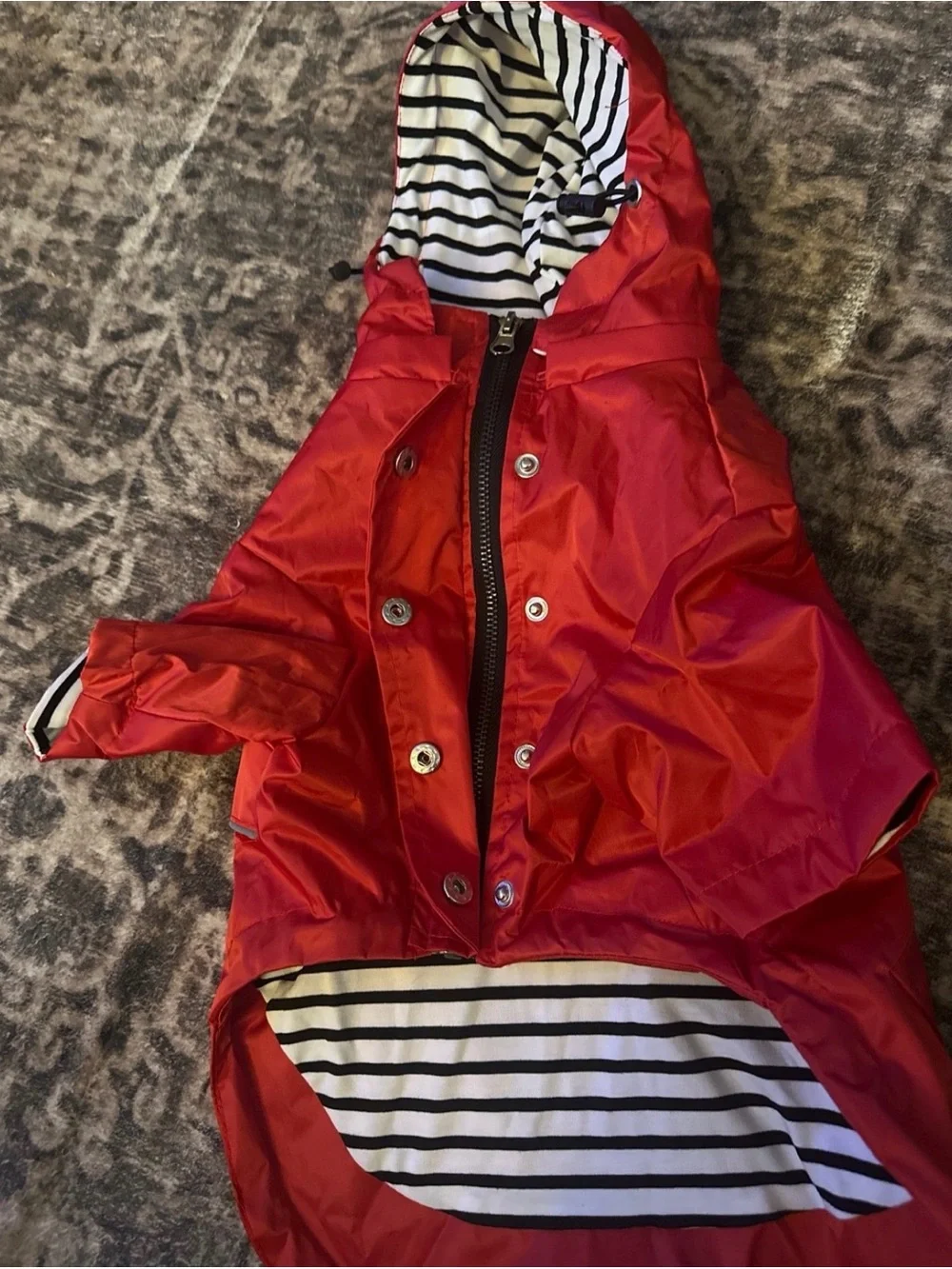 NWOT Red Dog Raincoat- size Medium